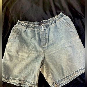 Jean shorts/ used size medium good condition.